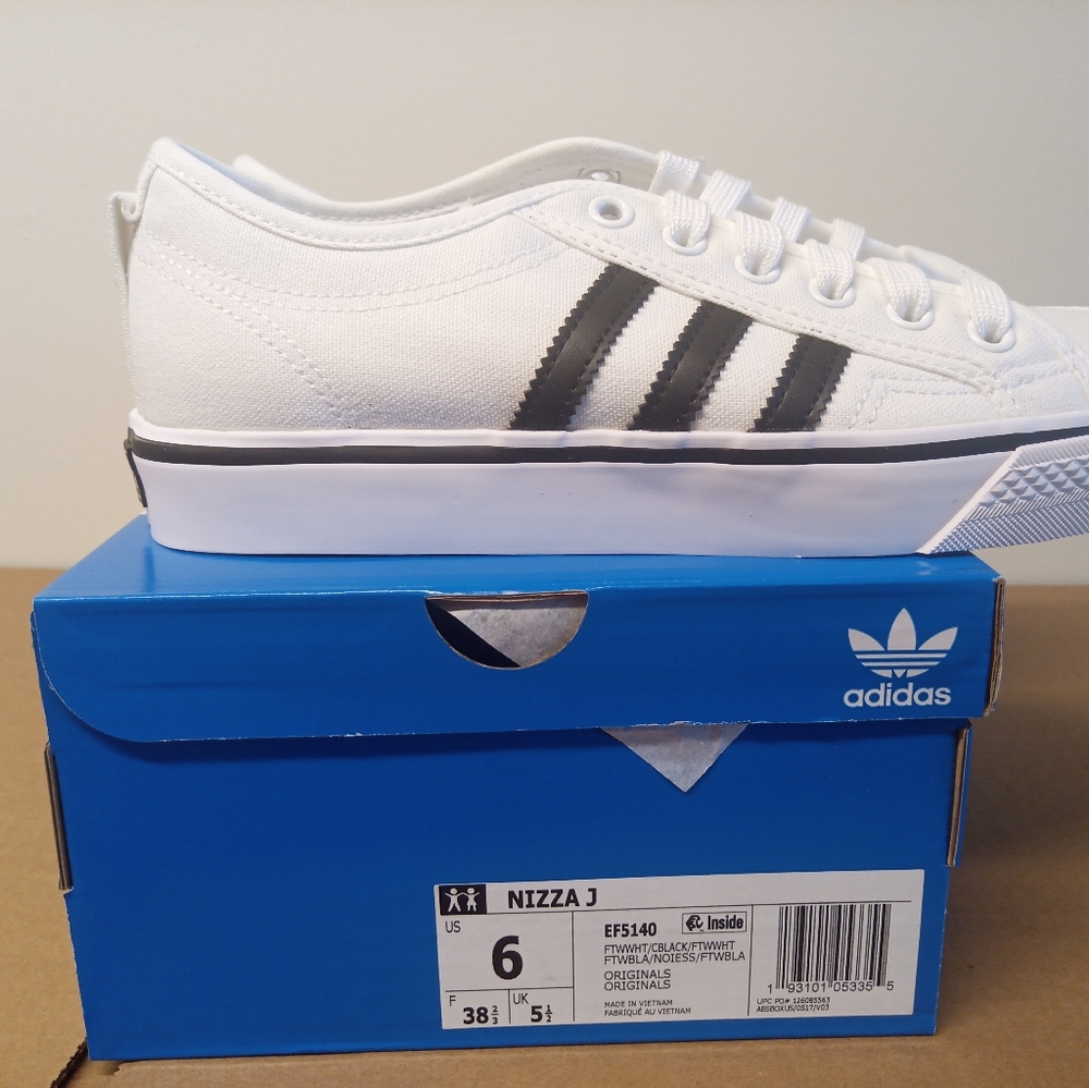 Big kids adidas Nizza Shoes - Picture 2 of 4